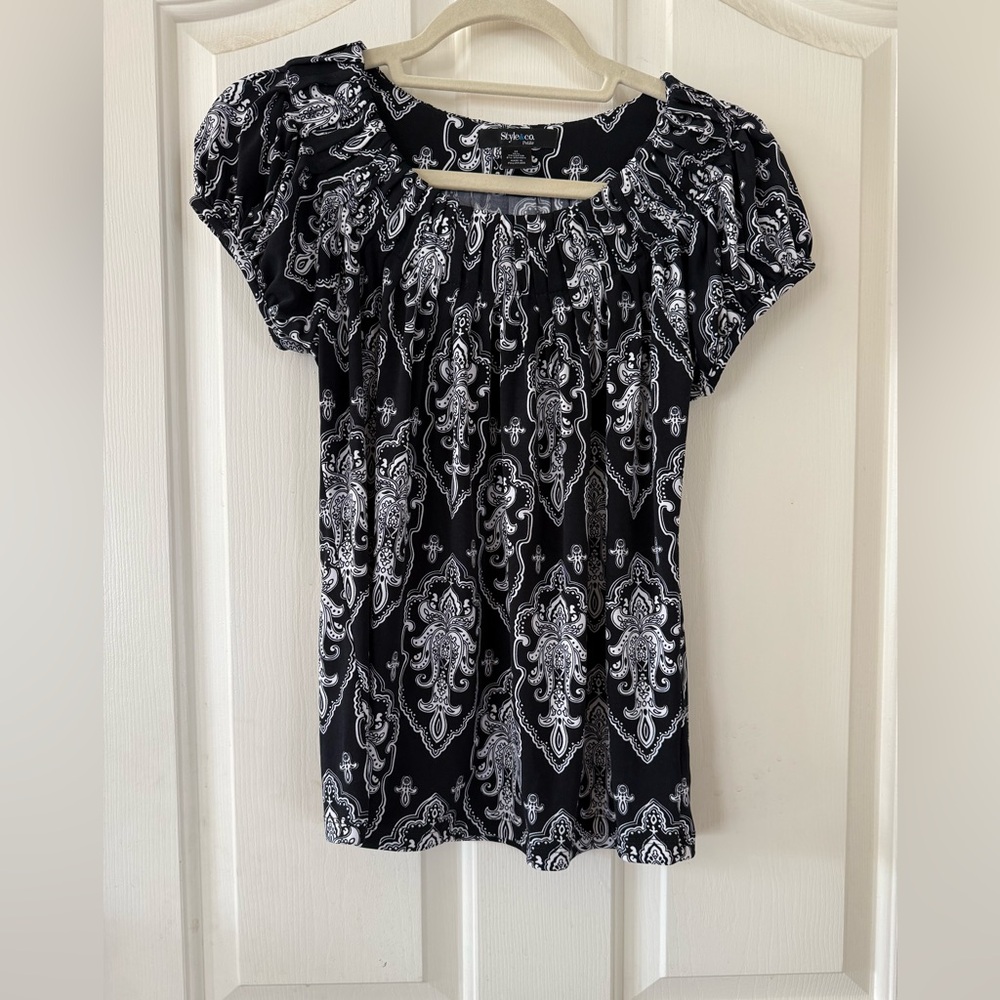Black and White Paisley Women's Top